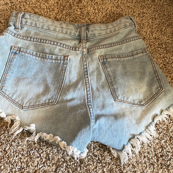 🚫SOLD🚫 Distressed Mini Shorts - Picture 5 of 13